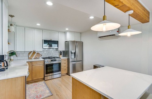 Roy Apartment | Luxury Mountain View Retreat w/Pool & Hot tub