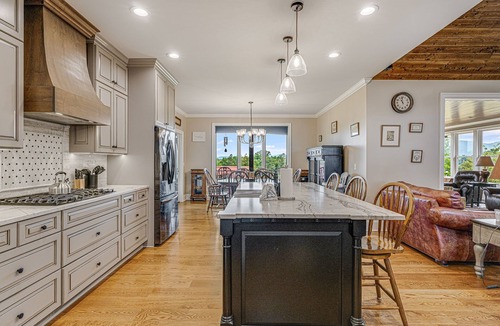 Mars Hill House | Luxury Mountain Views w/Fire Pit & Pet-Friendly + Biltmore Pass | 22 Min AVL