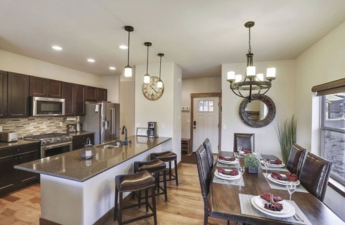 Rendezvous House | Luxury Mountain Villa 106 I Private Hot Tub I Great Views I Best Price I Discounted Attractions