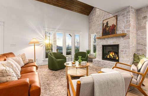 Fleetwood Villa | Luxury MTN Retreat Near Boone & West Jefferson Hot Tub