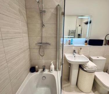 Royal Docks Apartment | Luxury New Studio by Excel London City Airport