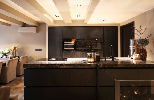 Nieuwmarkt en Lastage Apartment | Luxury, Newly Remodeled Apartment in 16th Century Warehouse, with 10 meter Boat.