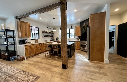 Flagstaff Cabin | Luxury Newly Remodeled Cabin on 5 Acres of Wooded Forest- 6 min from Dwntwn Flag