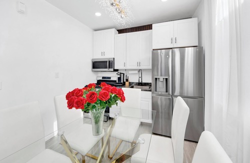 Southeast Yonkers House | Luxury NY Home 3BR with Easy Parking