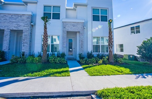 Silver Creek House | Luxury Oasis: 4BR Villa with Pool & Opulent Amenities - 17510 HF