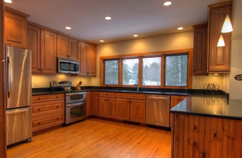 Stratton Mountain House | Luxury Oasis w/Serene Views! Close to Ski Slopes w/Shuttle. Gameroom. Golf. WiFi