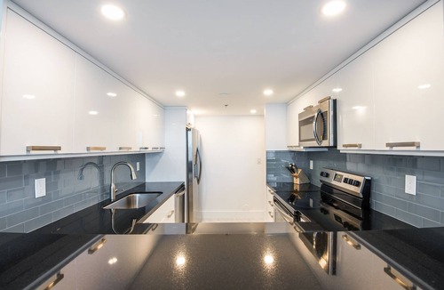 Mid Beach Condo | Luxury - Ocean front 3 Bed 2 Bath two story condo in Vibrant Miami Beach