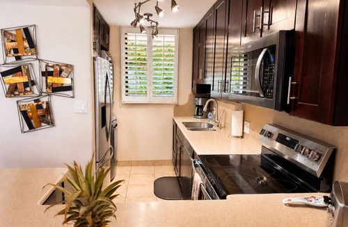 Maalaea Condo | Luxury Ocean Front Condo Free Wi-Fi. Legal Rental
