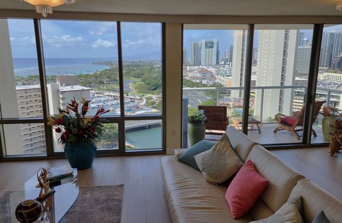 Waikiki Apartment | Luxury + Ocean Views at Watermark Waikiki