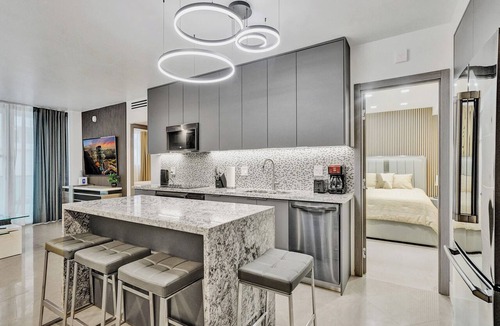 Hollywood South Central Beach Apartment | Luxury Oceanfront 2/1.5 Bdr ON THE BEACH 3 FLOOR