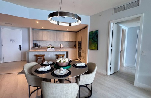 Hollywood Condo | Luxury Oceanfront Condo 2BD/2BA Direct Oceanview