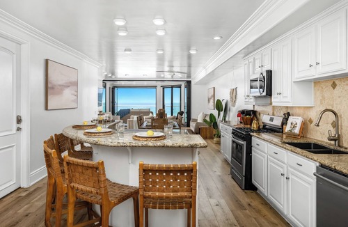 South Oceanside Condo | Luxury Oceanfront Condo with a Spa P809-1
