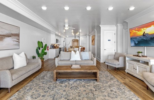 South Oceanside Condo | Luxury Oceanfront Condo with a Spa P809-1