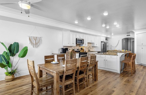 South Oceanside Condo | Luxury Oceanfront Condo with a Spa P809-1