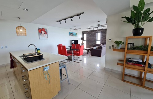 Darwin City Centre Apartment | Luxury Oceanfront Escape. Stay where the city meets the sea. 2.5 BR, 2 BTH