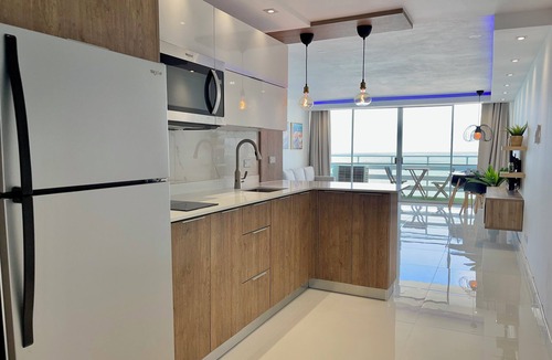Cabezas Apartment | Luxury Oceanfront Studio Stunning Views Pool Balcony + Free Parking