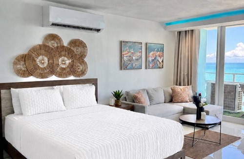 Cabezas Apartment | Luxury Oceanfront Studio Stunning Views Pool Balcony + Free Parking