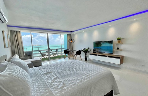 Cabezas Apartment | Luxury Oceanfront Studio Stunning Views Pool Balcony + Free Parking