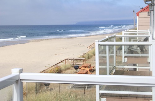 Rockaway Beach House | Luxury Oceanfront Townhouse