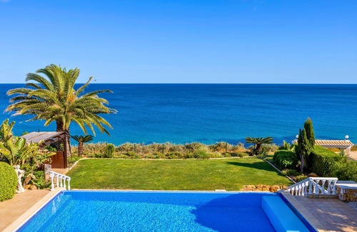 Luz Villa | Luxury oceanfront Villa with infinity pool (heatable) and breathtaking sea views