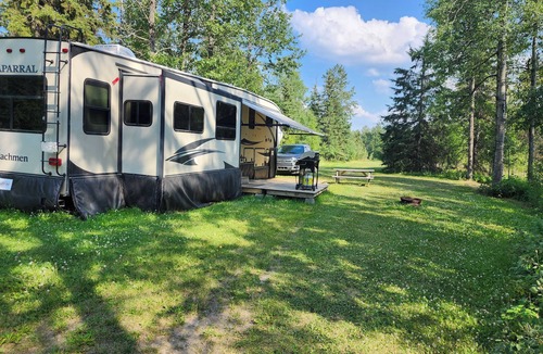 Parkland County House | Luxury Offgrid 5th Wheel
