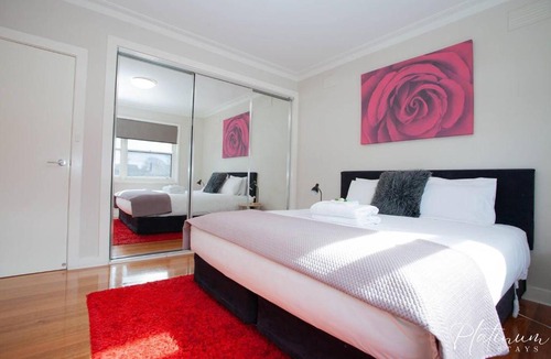 Lake Wendouree Apartment | Luxury on Webster Upscale 2BR Close to Hospital