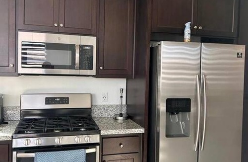 Tracy Apartment | Luxury one bed/bath with Garage & Washer/Dryer