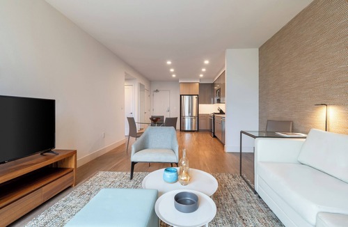 Mountain View Apartment | Luxury One Bedroom with Full-Service Amenities
