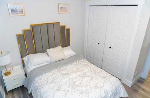 Dieppe House | Luxury One Bedroom Private Apartment just 7 minutes from the Airport