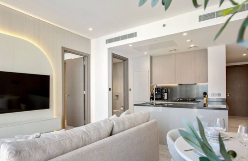 Downtown Dubai Apartment | Luxury One Bedroom with Burj Khalifa View