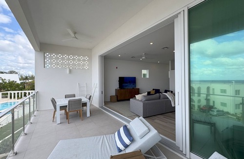 Northwest Point Condo | LUXURY/OVERSIZED - 1 Bed/1.5 Bath near AMAZING SHORE DIVING W/180° Ocean VIEWS