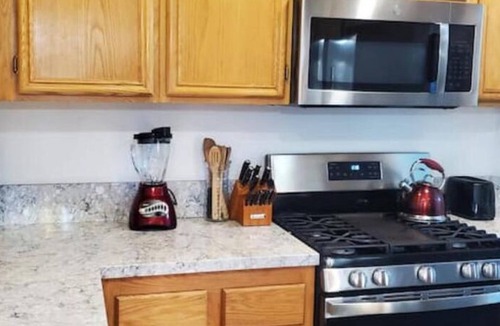 Rubidoux House | Luxury Papago 4 Beds, 3 Baths With BBQ, Patio. Perfect for Families & Business