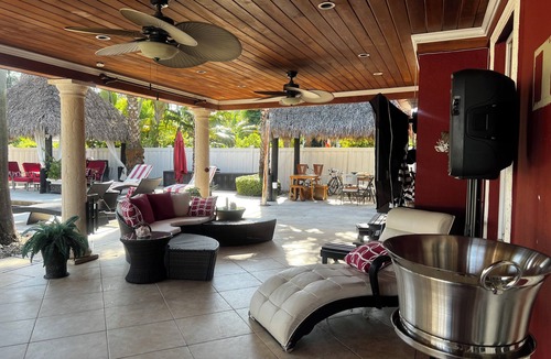 Olympia Heights Apartment | 🌺Luxury Paradise: Tropical Post-Op Style Edition 🌺