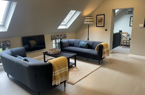 Carsington House | Luxury Peak District Cottage/Barn Derbyshire, Carsington Lake views WiFi