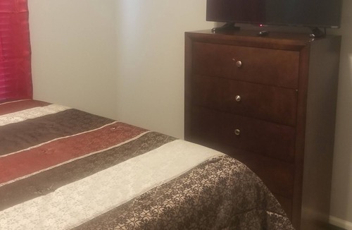 Montgomery Apartment | Luxury Pet Friendly Crashpad💥near Maxwell and Downtown, Queen beds