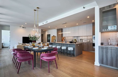 Downtown Chicago Apartment | Luxury PH: Panoramic Views + Prime Location
