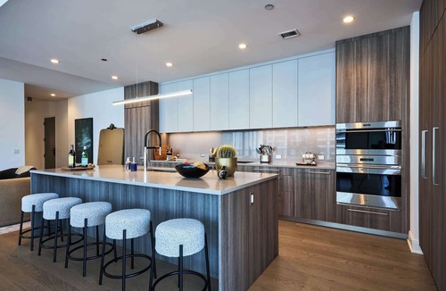 Downtown Chicago Apartment | Luxury PH: Panoramic Views + Prime Location