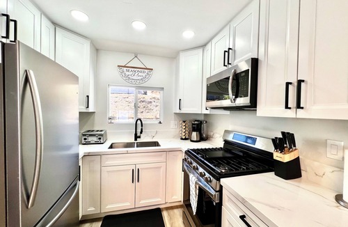 Granite Hills Villa | Luxury PickleBall Golf Pool HotTub Grill Arcades 6 TV’s Playground .5 Acre