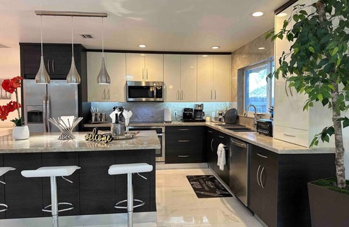 Florida Gardens House | Luxury Pool Home Hot Tub + Outdoor Cinema Near West Palm Beach