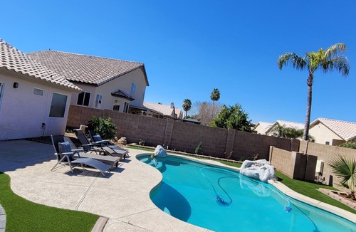 Dave Brown Utopia House | Luxury Pool Home Ideal for Travel Nurses & Corporate Stays 30+ Days