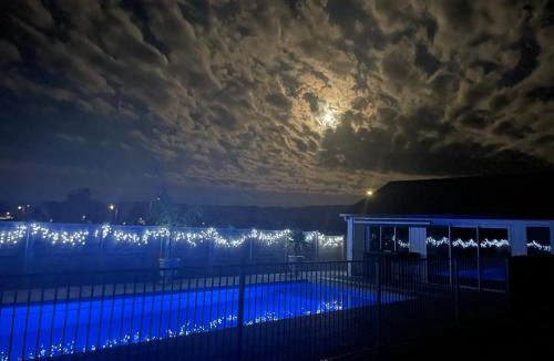 Matamata House | Luxury Poolside Studio Near Hobbiton