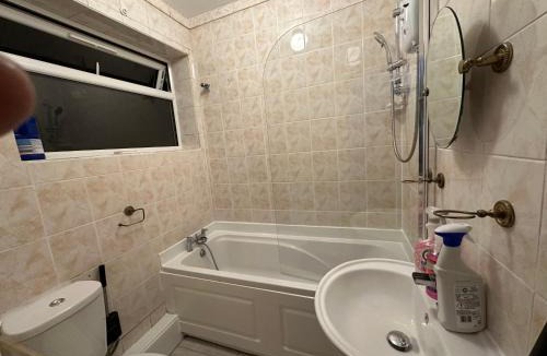 Downham Apartment | Luxury Private 2nd Studio Flat With Great Views in Keedonwood Road With Fully Own Bathroom Newly Added And Private Kitchenette