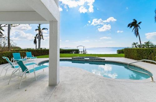 Bayshore Gardens House | Luxury Private Beachfront Retreat Pool Game Room