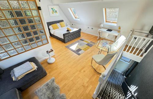 Earlswood Apartment | Luxury, private, secure self-contained Coach House, near Wythall and close to the NEC