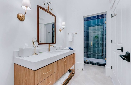 Athens Hotel | Luxury Private Suite in Boutique Historic Inn The Athenian- Downtown Location