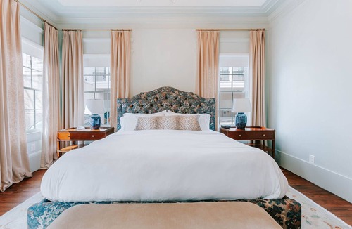 Athens Hotel | Luxury Private Suite in Boutique Historic Inn, The Athenian- Downtown Location
