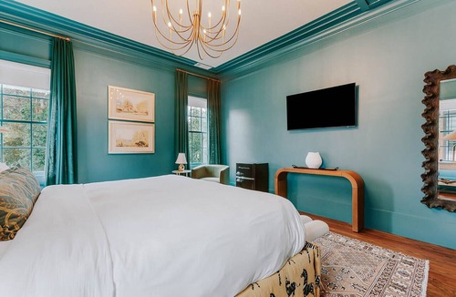 Athens Hotel | Luxury Private Suite in Boutique Historic Inn The Athenian- Downtown Location