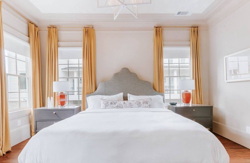 Athens Hotel | Luxury Private Suite in Boutique Historic Inn The Athenian- Downtown Location