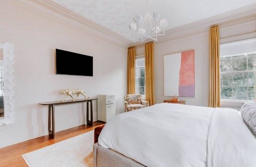 Athens Hotel | Luxury Private Suite in Boutique Historic Inn The Athenian- Downtown Location