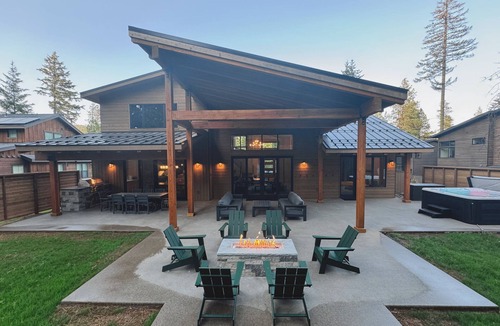 Ronald House | Luxury, Private Suncadia NEW Build, 4 KING SUITES, Bunk Room, Hot tub, Game Room
